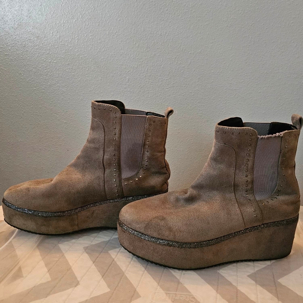 Beston Grey Microfiber Platform Booties, size 9½